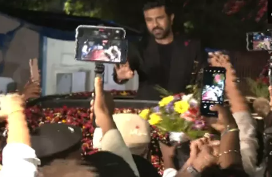 வீடியோ!! நள்ளிரவில் ஆஸ்கர் நாயகனுக்கு வாழ்த்து மழை!! ரசிகர்கள் உற்சாகம்!!