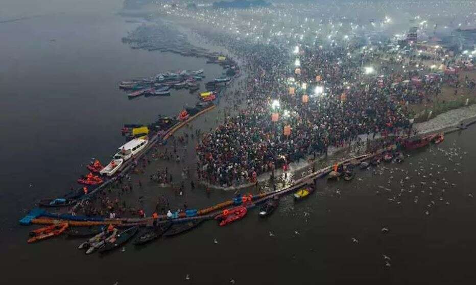 மகர சங்கராந்தி.. கங்கையில் ஒரே நாளில் 21 லட்சம் பேர் புனித நீராடல்.. இன்றிரவுக்குள் ஒரு கோடி பேர் திரள வாய்ப்பு!