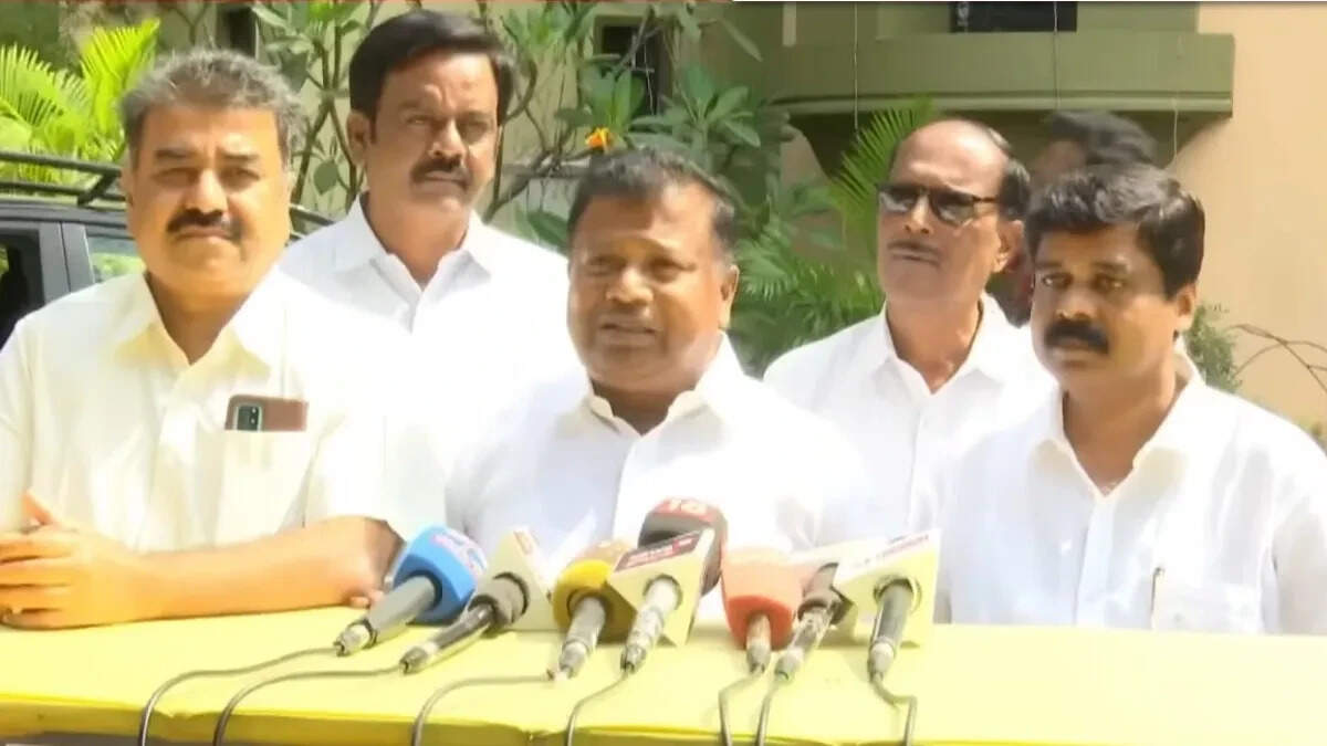 ஒரே நாளில் இரட்டை அதிர்ச்சி… அதிமுக முன்னாள் எம்எல்ஏக்கள் திமுகவில் இணைப்பு!