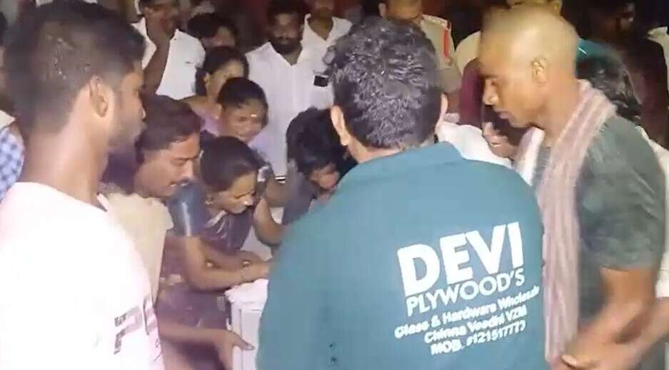 ஆந்திராவில் சோகம்... காருக்குள் விளையாடிய 4 குழந்தைகள் மூச்சு திணறி உயிரிழப்பு!