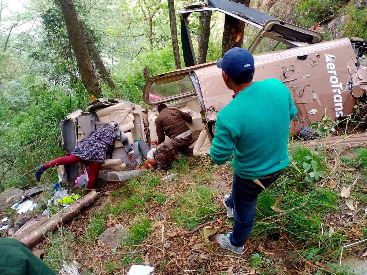 ஹெலிகாப்டர் விபத்தில் 5 பேர் பலி.... இருவர் படுகாயம்!