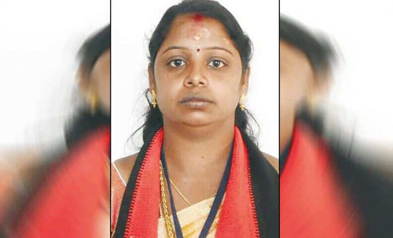 அதிமுக நிர்வாகி படுகொலை.. தலைமறைவான பெண் கவுன்சிலரை பிடிக்க போலீசார் தீவிரம்!