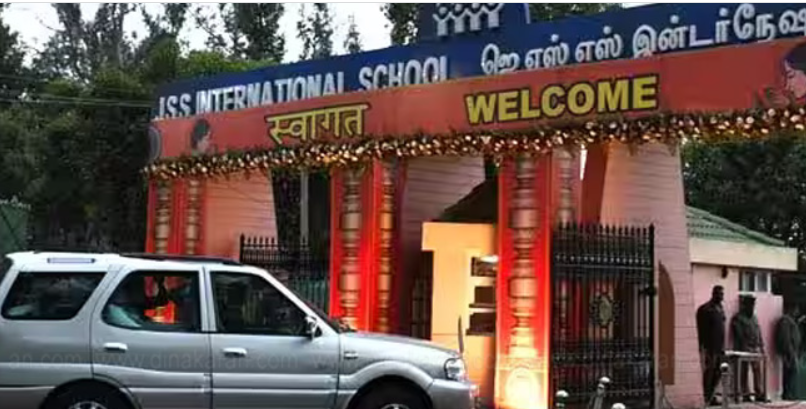 ஒரு வாரம் விடுமுறை அளித்த பள்ளிக்கு நோட்டீஸ்!! அதிரடி!!