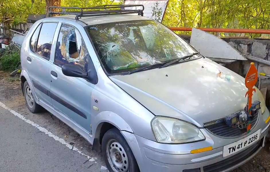 அதிர்ச்சி! கோவையைத் தொடர்ந்து பொள்ளாச்சியிலும் பெட்ரோல் பாக்கெட் வீச்சு! பாஜக நிர்வாகிகளின் வீடுகளிலும் சேதம்!