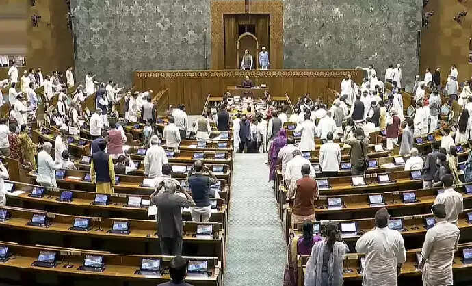 புதிய நடைமுறை.... எம்பிக்கள் இனி தங்களுக்கு ஒதுக்கப்பட்ட இருக்கையில் அமர்ந்துதான் வருகையை பதிவு செய்ய வேண்டும்..!
