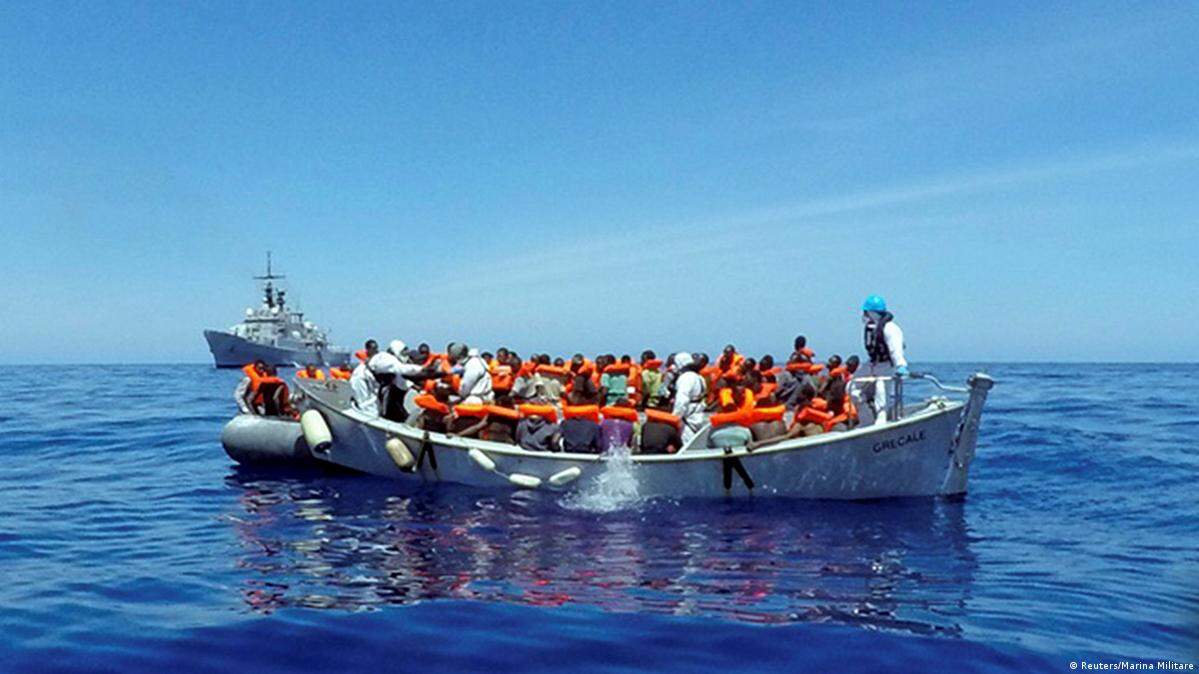 பெரும் சோகம்.. படகு கவிழ்ந்து விபத்தில் 28 பேர் பலி !!