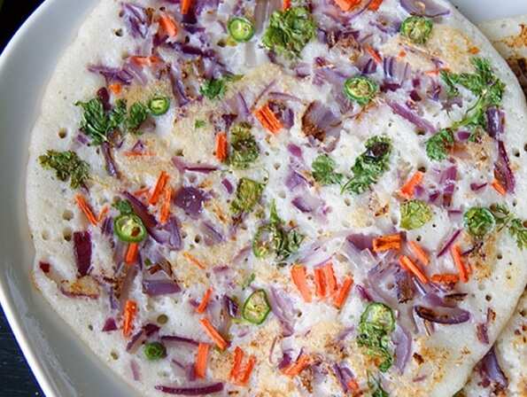 மீண்டும் அதிர்ச்சி... பிரபல ஹோட்டல் ஆனியன் ஊத்தப்பத்தில் முறுக்கு கம்பி... வைரலாகும் வீடியோ!