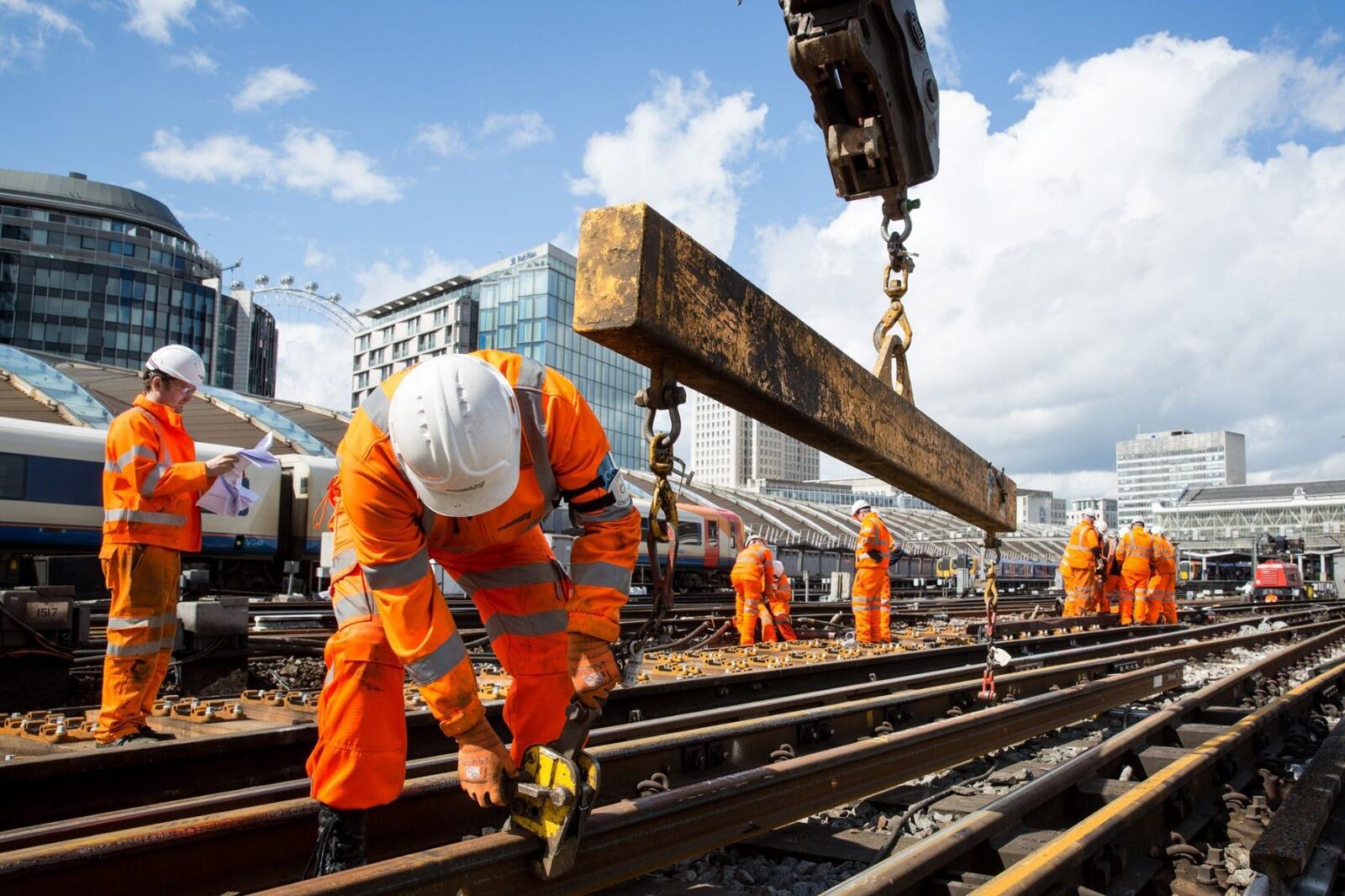 மிஸ் பண்ணாதீங்க... நவ.27 கடைசி தேதி... +2 தேர்ச்சியடைந்தவர்களுக்கு ரயில்வேயில் 3,058 காலி பணியிடங்கள்!