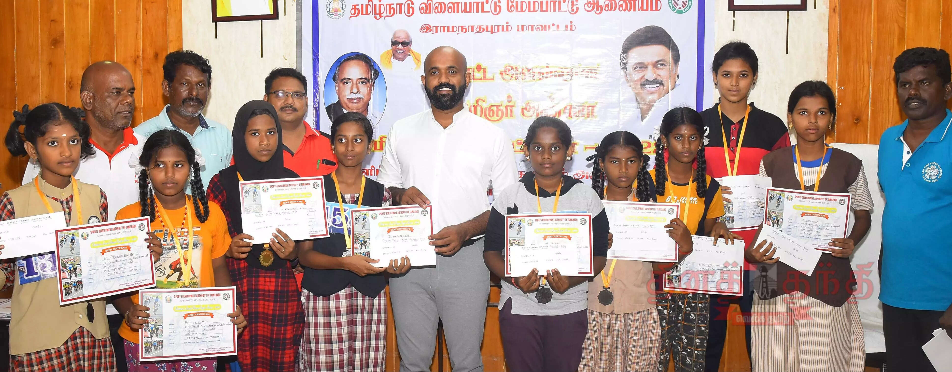 அடேங்கப்பா!! சைக்கிள் போட்டியில ஜெயிச்சா ரூ1லட்சம்!!