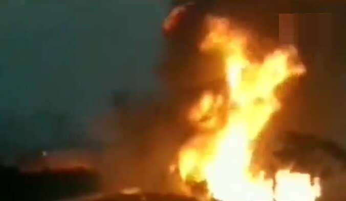 பகீர்.. வேலைக் கொடுக்காததால்.. பெட்ரோல் பங்க் மீது குண்டு வீசிய இளைஞர்.. தீ பற்றி எரிந்ததால் பரபரப்பு!