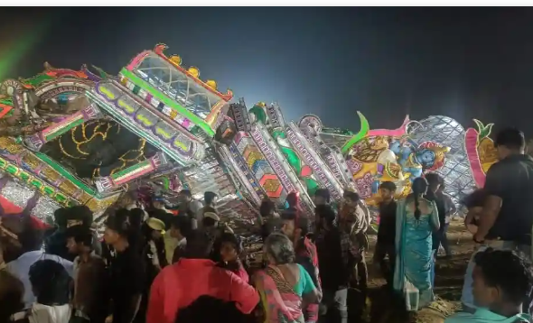 தேர் கவிழ்ந்து விபத்து... சிதறி தெறித்து ஓடிய பக்தர்கள்!