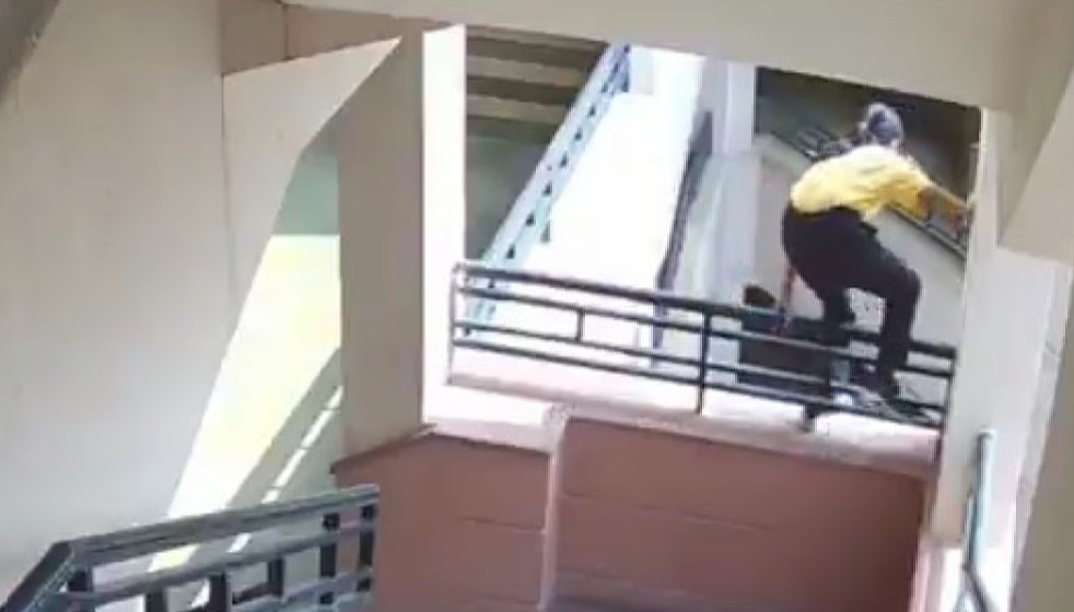 பகீர் சிசிடிவி காட்சி... பள்ளி கட்டிடத்திலிருந்து விழுந்து 9 வயது சிறுமி உயிரிழப்பு ... !