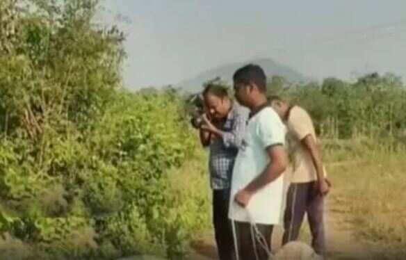 நள்ளிரவில் வீடு புகுந்து பெண் அரிவாளால் வெட்டிக்கொலை - உடலை விவசாய நிலத்தில் வீசிச் சென்ற மர்ம நபர்கள் - தர்மபுரியில் பதற்றம்!