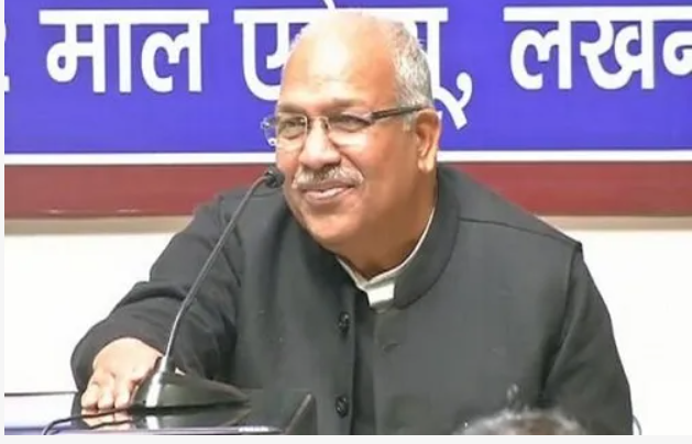 சமாஜ்வாடி கட்சி மூத்த தலைவர் கார் விபத்தில் சிக்கியது... பகீர் சிசிடிவி காட்சிகள்!