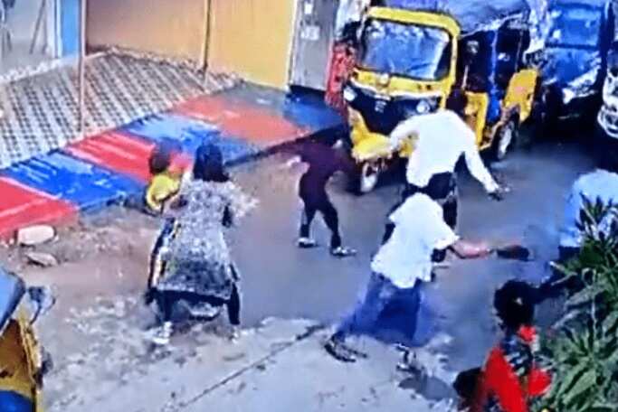 ஓட்டத் தெரியாமல் கார் வாங்கினால் இப்படி தான்.. பூஜைக்கு சென்றபோது கோர விபத்து !!