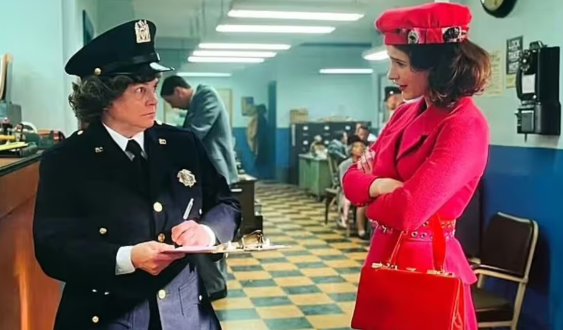 பிரபல நடிகை கார் விபத்தில் பலி... ரசிகர்கள் அதிர்ச்சி!