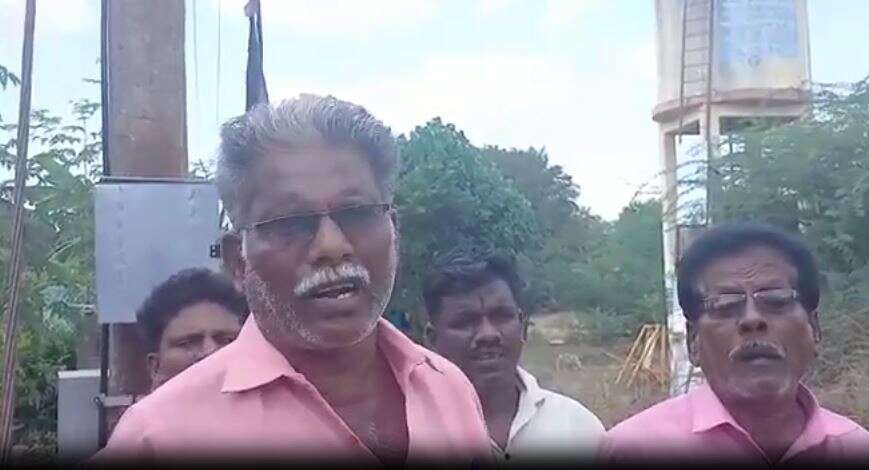 #BREAKING: நாங்குநேரியைத் தொடர்ந்து வேங்கைவயலில் தேர்தல் புறக்கணிப்பு - கருப்புக் கொடிகளுடன் கிராம மக்கள் போராட்டம்!