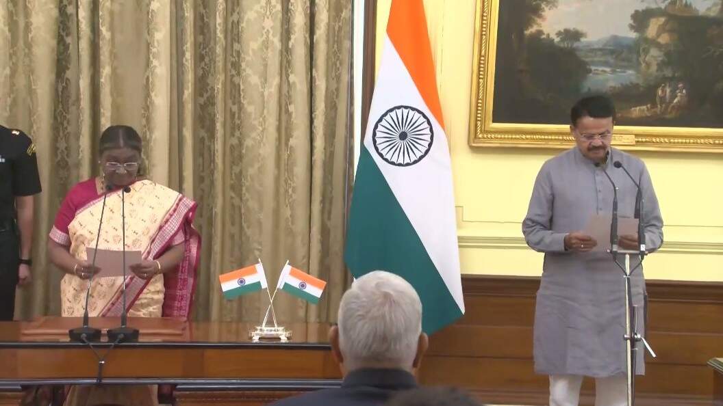 தற்காலிக சபாநாயகராக பொறுப்பேற்றார் பர்துஹரி மஹ்தாப்... நிகழ்வை எதிர்க்கட்சிகள் புறக்கணிப்பு!