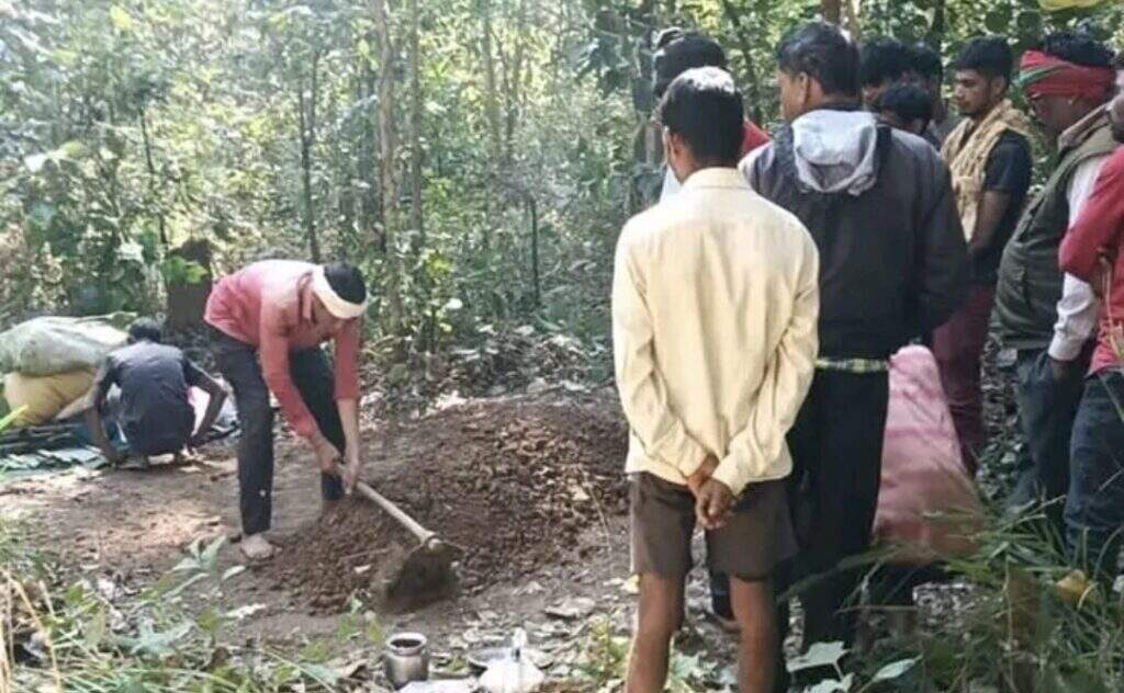 இறந்த பிறகும் மதம் .... இறுதிச் சடங்கிற்காக 3 நாட்களாக காத்துக் கிடந்த சடலம்!