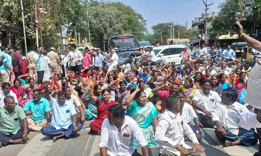 சாலை மறியல்… 92 பெண்கள் உட்பட 183 கிராம உதவியாளர்கள் கைது!