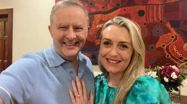 60 வயதில் காதலியை கரம் பிடிக்கும் பிரதமர்.. காதலர் தினத்தில் ’புரபோஸ்’ செய்து அசத்தல்.. !