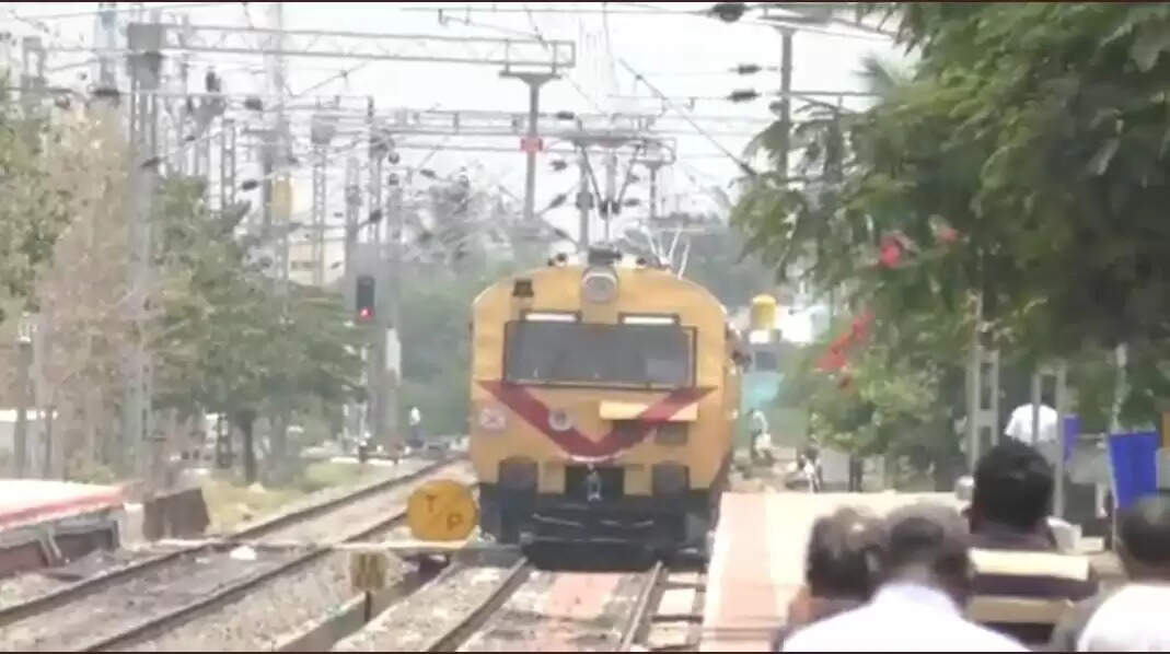 2 ஆண்டுகளுக்கு பின் மீண்டும் ரயில் சேவை!! உற்சாகத்தில் ரயில் பயணிகள்!!!