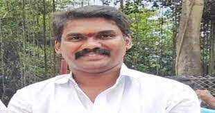 ஓ.பி.எஸ் ஆதரவாளரிடம் 50 லட்சம் பணத்தை சுருட்டி கொண்டு ஓடிய பலே ஓட்டுநர் கைது!!