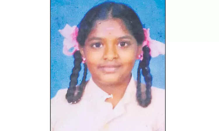 பகீர்! சிறுமியின் தலையை துண்டித்து பூஜை! சிதறிக் கிடந்த எலும்பிச்சைப் பழம், மஞ்சள் தூள்!