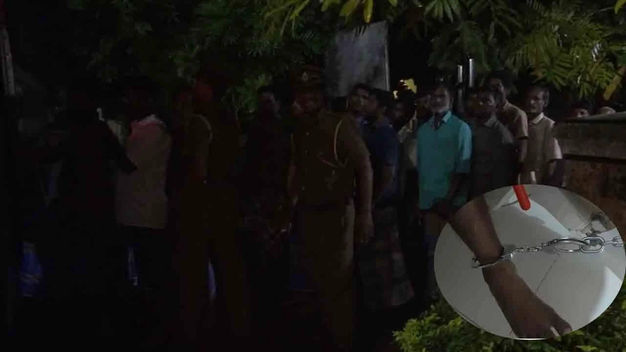 இலங்கையில் தமிழக மீனவர்கள் கை, கால்களில் விலங்கிட்டு அழைத்துச்சென்ற கொடூரம்!