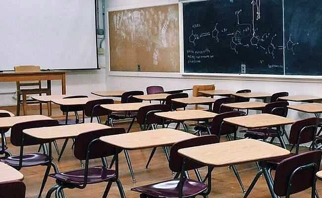 மீண்டும் ஜம்மு காஷ்மீரில் 4 மாவட்டங்களில் பள்ளிகள் மூடல்!