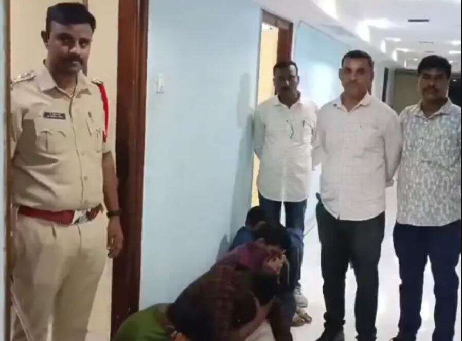 நள்ளிரவில் குடி, கும்மாளம், போதைப்பொருள்... ஓயோ ஹோட்டல்களில் சோதனையிட்ட ஹைதராபாத் போலீசார் - 11 பேர் கைது!