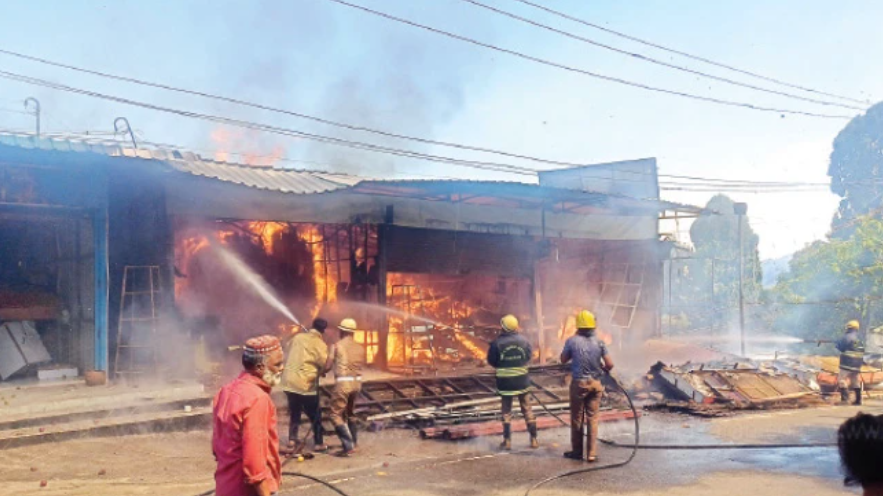 கொடைக்கானலில் 5 கடைகள் எரிந்து நாசம்! வெல்டிங் வேலை விபரீதம்!