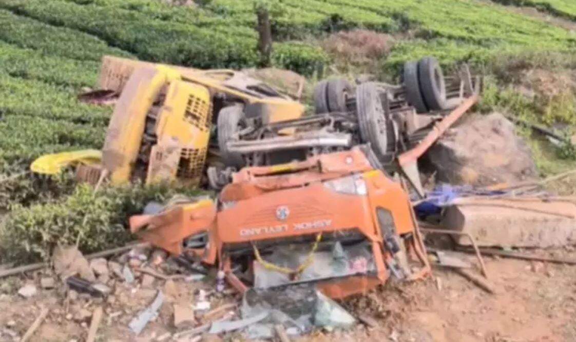 தமிழகத்தில் இருந்து சென்ற லாரி 100 அடி பள்ளத்தில் கவிழ்ந்து விபத்து - ஓட்டுநர் பலி; 5 பேர் படுகாயம்!