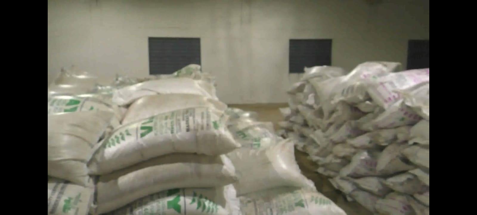 பதுக்கி வைத்திருந்த 22 டன் உரமூட்டைகள் பறிமுதல்! திருச்சியில் வேளாண்துறை அதிகாரிகள் அதிரடி!