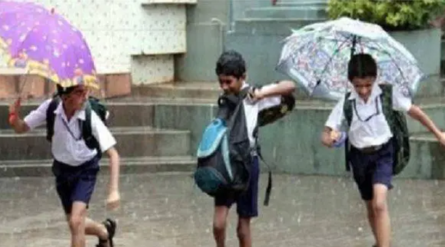 இன்று எந்தெந்த மாவட்டங்களில் பள்ளி கல்லூரிகளுக்கு விடுமுறை... !