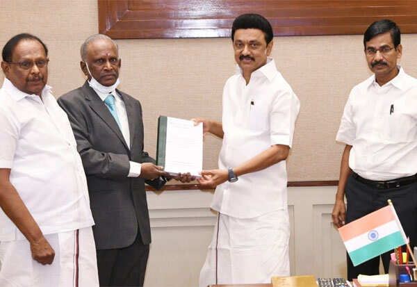 ஜெயலலிதா மரணத்தில் நடந்த உண்மை?! அறிக்கையை வெளியிடுவது பற்றி தமிழக அரசு முடிவு செய்யும்! நீதிபதி நீதிபதி ஆறுமுகசாமி!