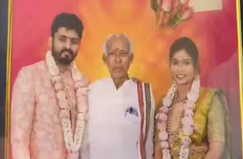 சோகம்.. லாரி மீது கார் மோதி கோர விபத்து.. புதுமண தம்பதிகள் உட்பட 5 பேர் பரிதாப பலி!