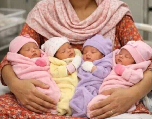 ஒரே சுகப்பிரசவத்தில் 4 பெண் குழந்தைகள்... ஆனால் தந்தையோ சோகம்!