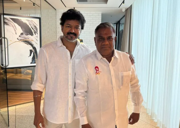 கடனில்லாத வேட்பாளர்... புஸ்ஸி ஆனந்துக்கு ரூ. 3 கோடி கடன் கொடுத்த விஜய்!