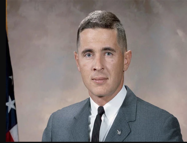 அப்பல்லோ 8 விண்வெளி வீரர் வில்லியம் ஆண்டர்ஸ் விமான விபத்தில் பலி... பெரும் சோகம்!