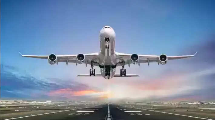 சுற்றுலாப் பயணிகள் இன்ப அதிர்ச்சி... வெறும் ரூ.37,000க்கு அமெரிக்கா செல்ல விமானக்கட்டணம்!