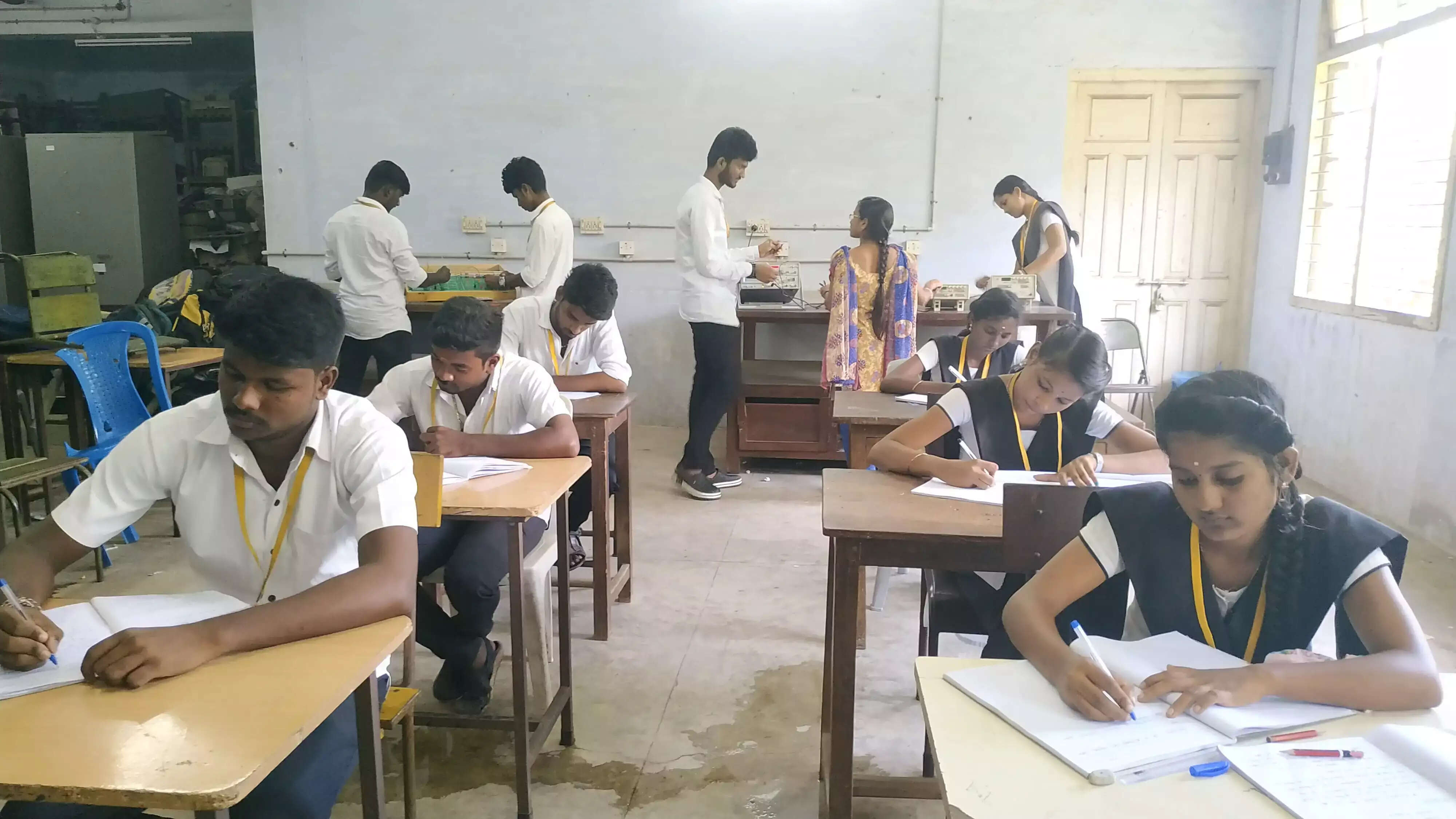 பட்டயத் தேர்வுகள்