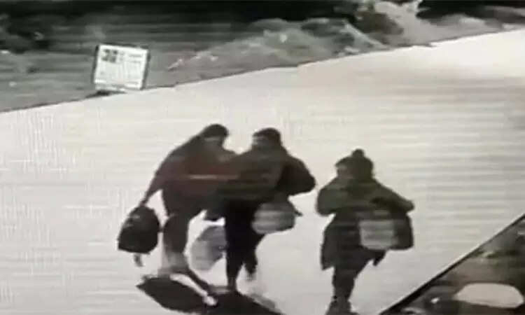 மாணவிகள் பெண்கள்