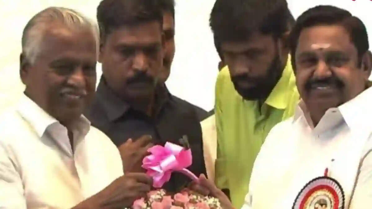 அதிமுக பொதுக்குழு... தற்காலிக அவைத் தலைவராக கே.பி.முனுசாமி நியமனம்!