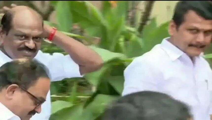 திமுகவில் இணைந்தார் வைத்திலிங்கம்... எம்.எல்.ஏ. பதவியைத் துறந்து ஸ்டாலின் முன்னிலையில் ஐக்கியம்