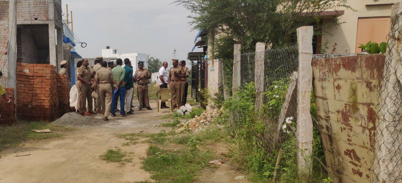 திருச்சியில் 2 பேருக்கு ஐ.எஸ்.ஐ.எஸ் அமைப்புடன் தொடர்பு? 3 மணி நேரம் போலீசார் தீவிர சோதனை!