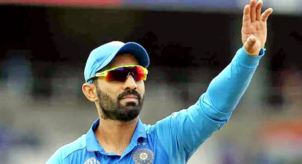 வைரல் வீடியோ... கண்ணீருடன் விடைபெற்ற தினேஷ் கார்த்திக்!