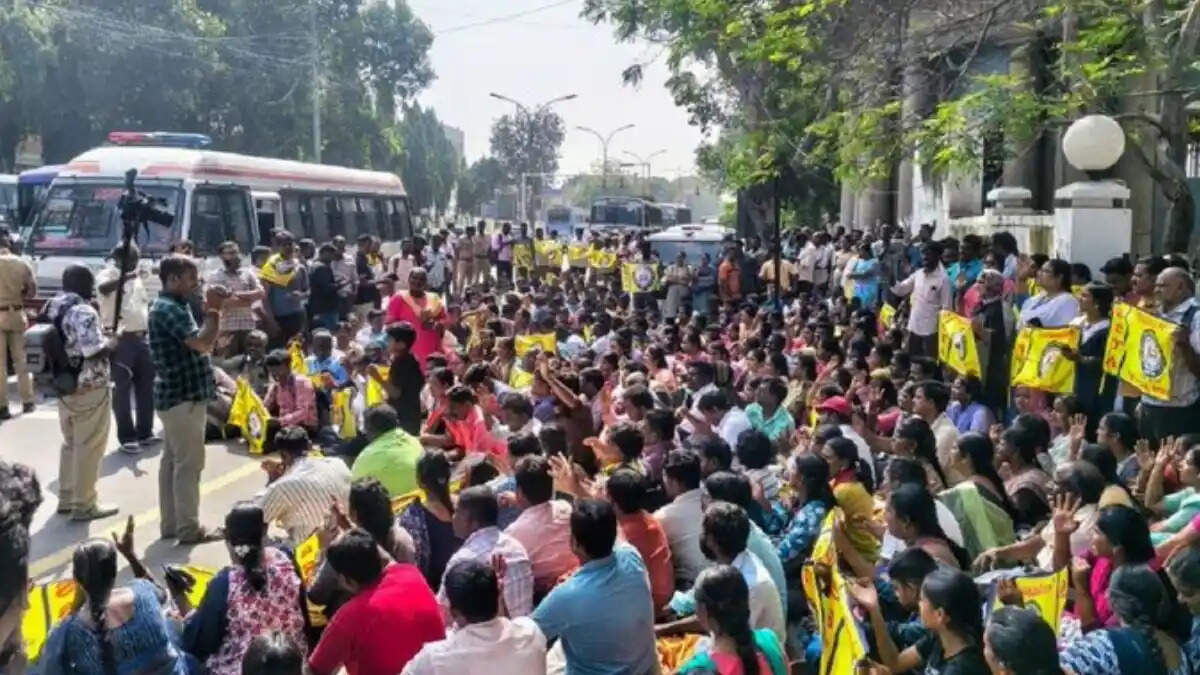 5 வது நாளாக சென்னையில் இடைநிலை ஆசிரியர்கள் தீவிர போராட்டம்!