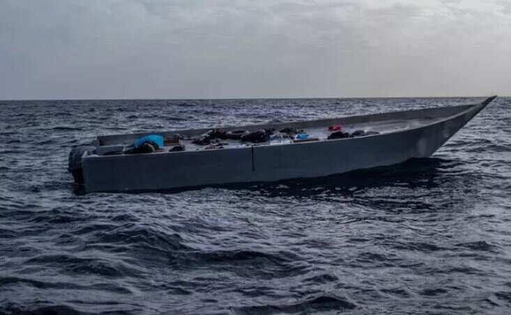 மிதந்து வந்த படகில் கிடந்த 4 பெண் சடலம்.. ஷாக் ஆன அதிகாரிகள்!