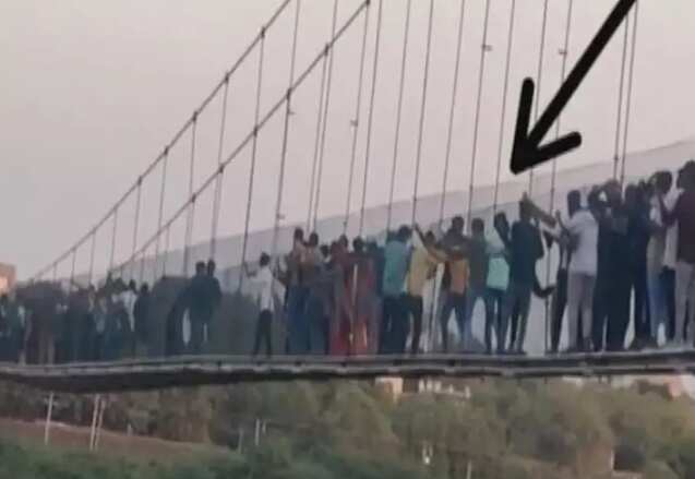 உலகை உலுக்கிய மோர்பி பாலம் விபத்து.!! திடுக்கிடும் தகவல்கள்!!